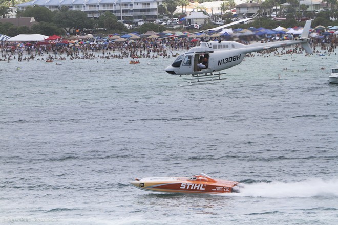 ’Stihl’ topped the 100mph mark (160km/hr), but could only manage second place behind ’Loriblu’; that helicopter nearly needed full throttle to keep up with the boats. - US offshore © Rodrick Cox